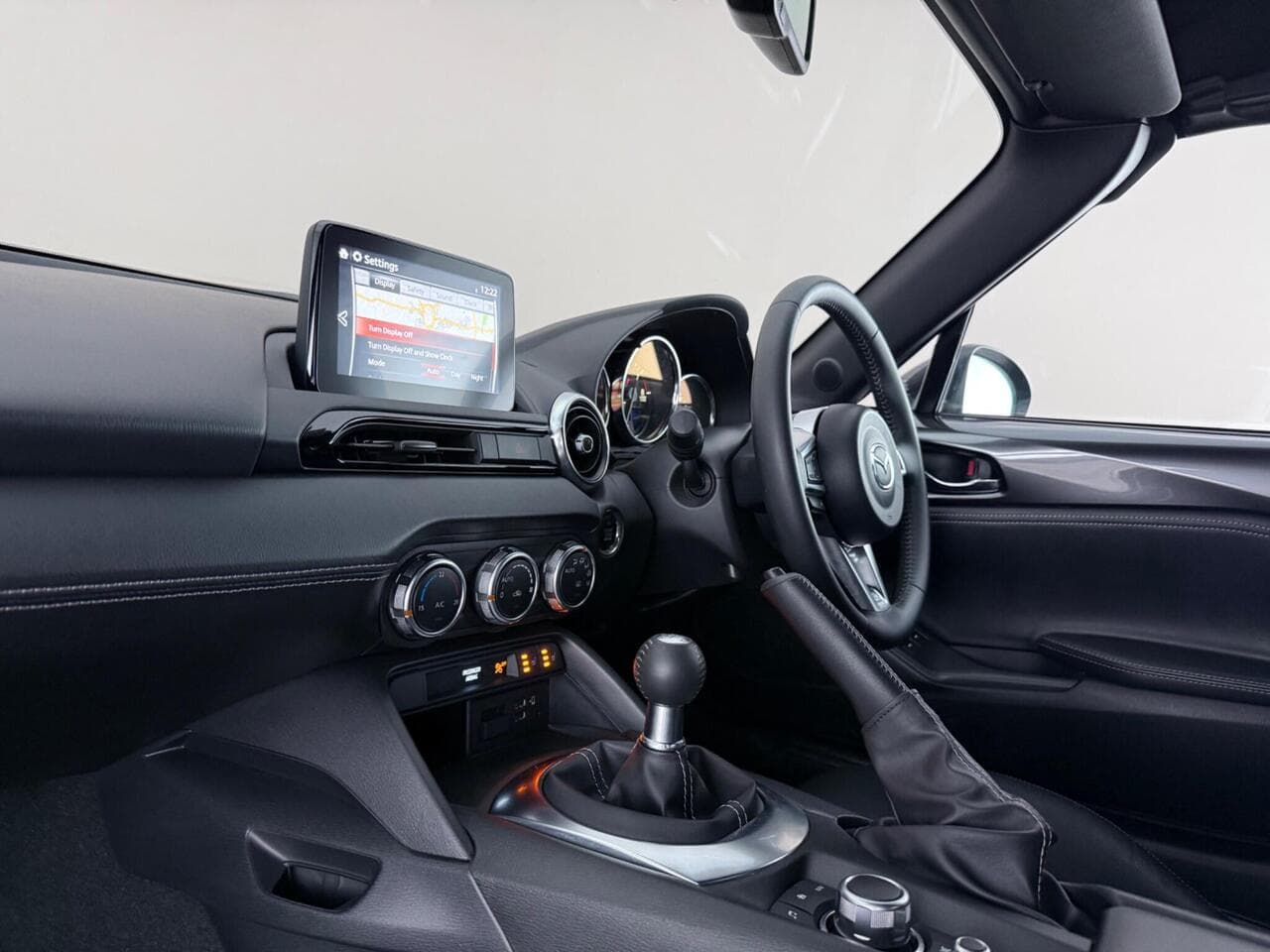 Mazda MX-5 thumbnail Interior Front
