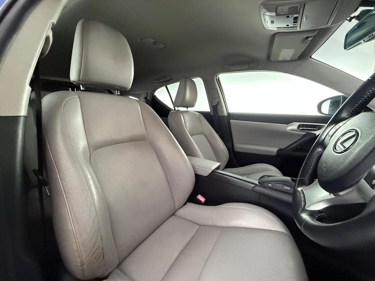 Lexus CT thumbnail Seat Driver