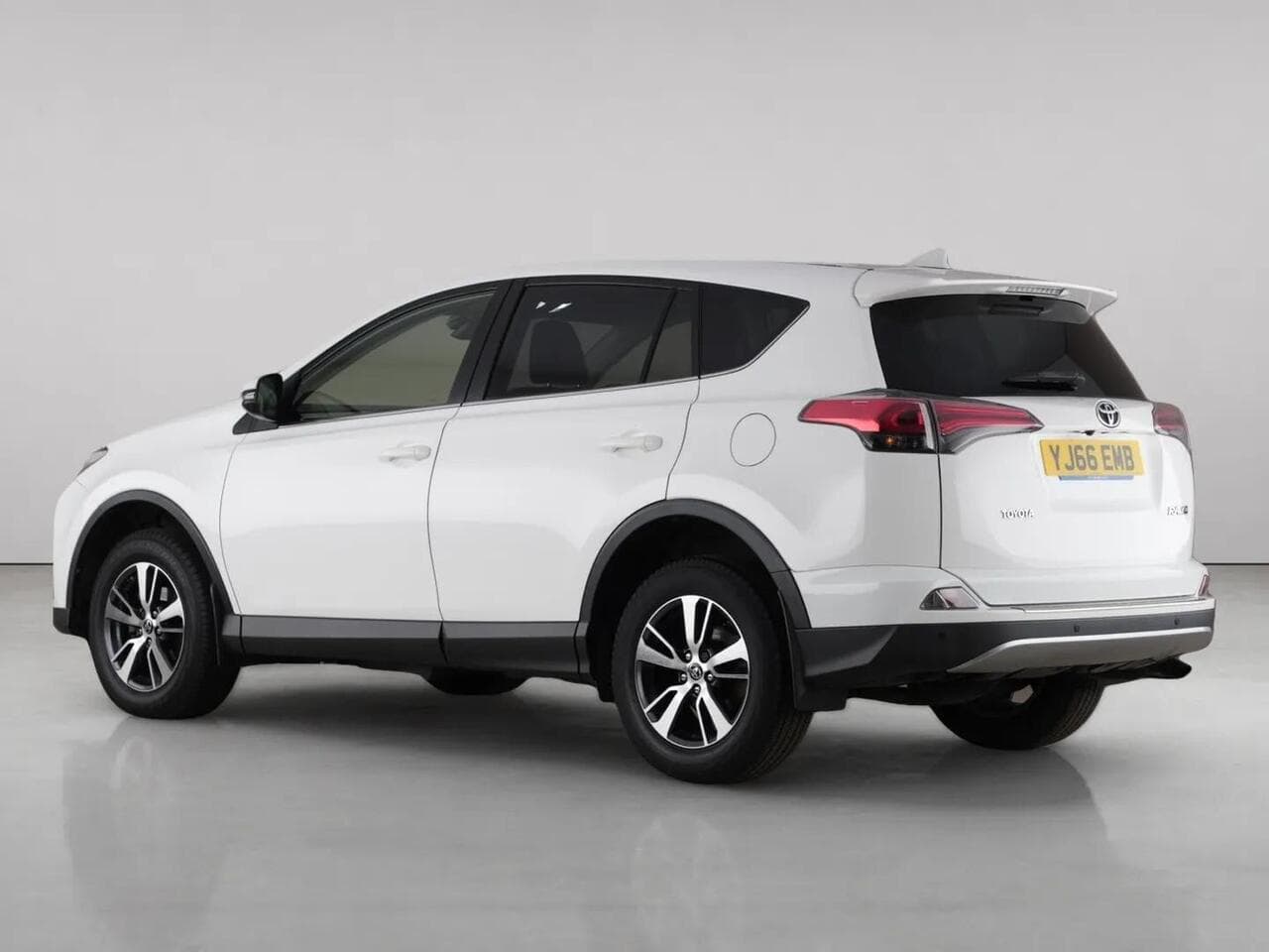Toyota RAV4 thumbnail Rear Left