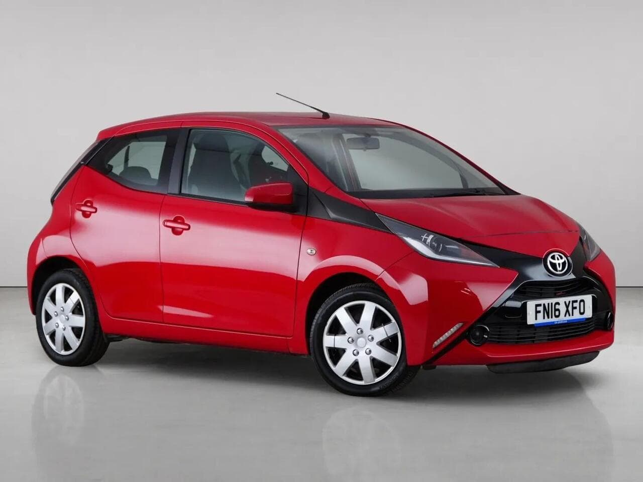 Toyota AYGO - Toyota AYGO 1.0 VVT-i x-play Euro 6 5dr