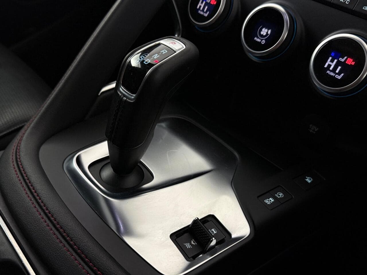 Jaguar E-PACE thumbnail Steering Wheel