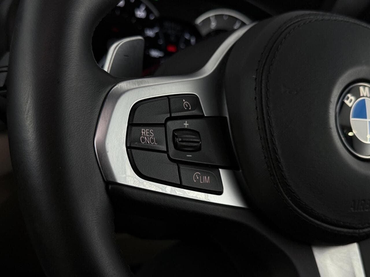 BMW X4 thumbnail Steering Wheel