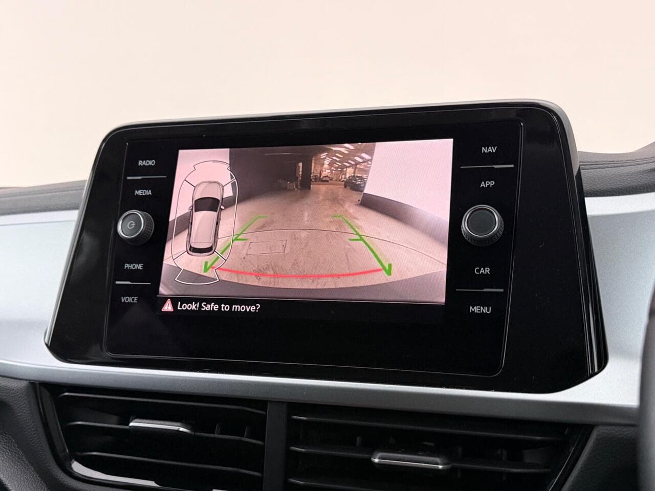 Volkswagen T-Roc thumbnail Infotainment System