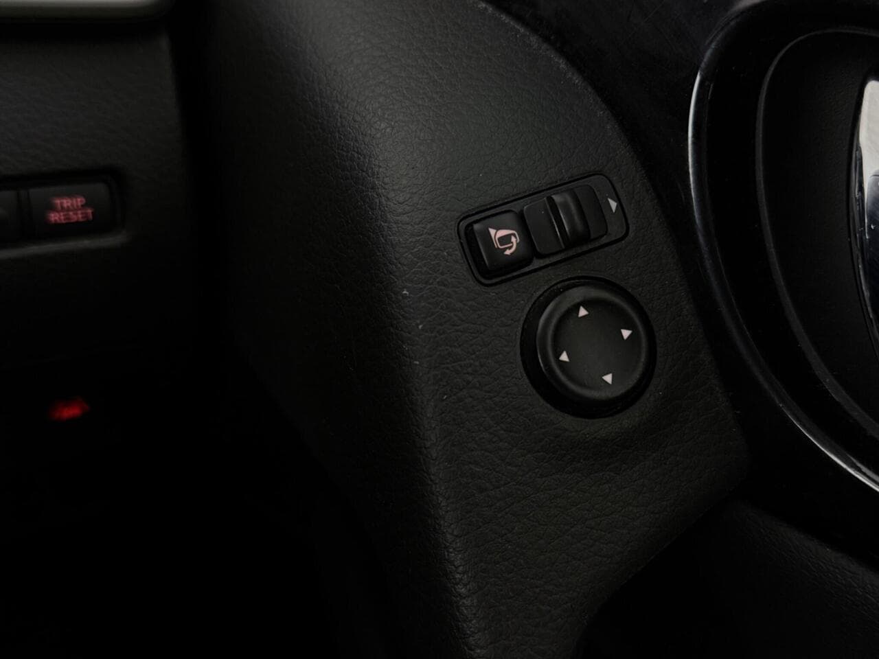 Nissan Qashqai thumbnail Misc Controls