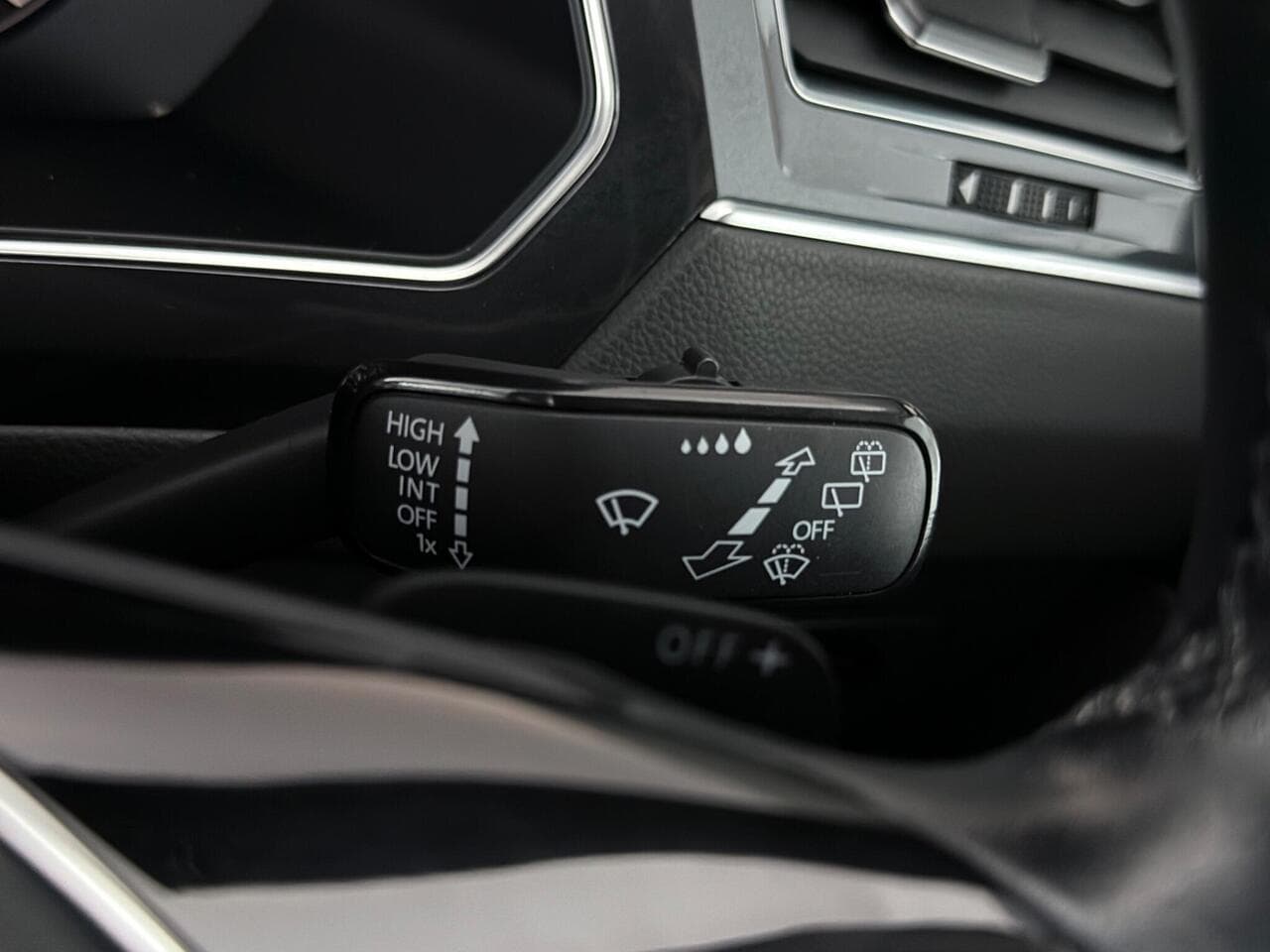 Volkswagen Tiguan Allspace thumbnail Misc Controls