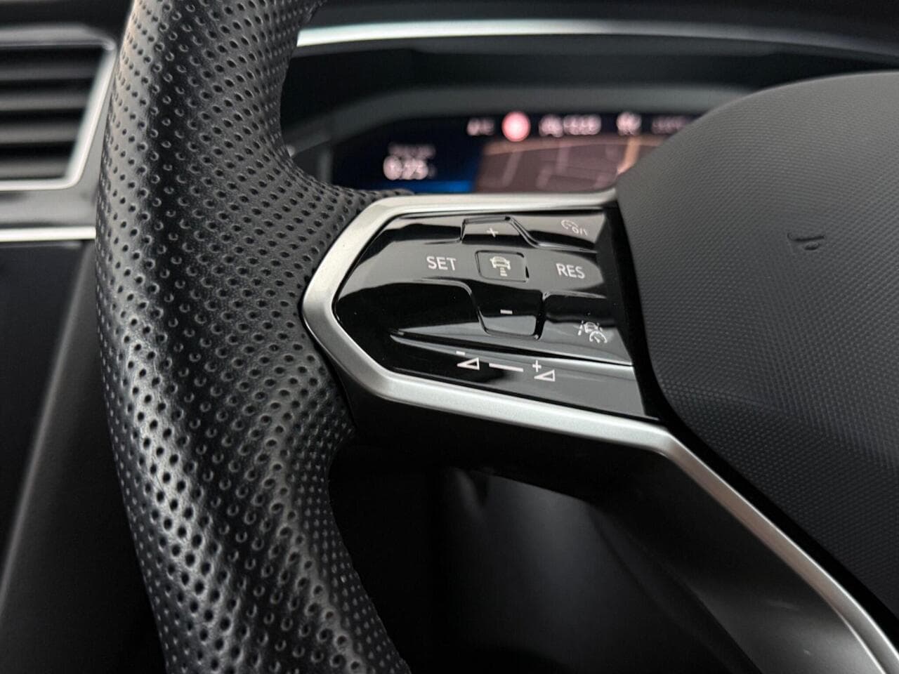 Volkswagen Tiguan Allspace thumbnail Misc Controls