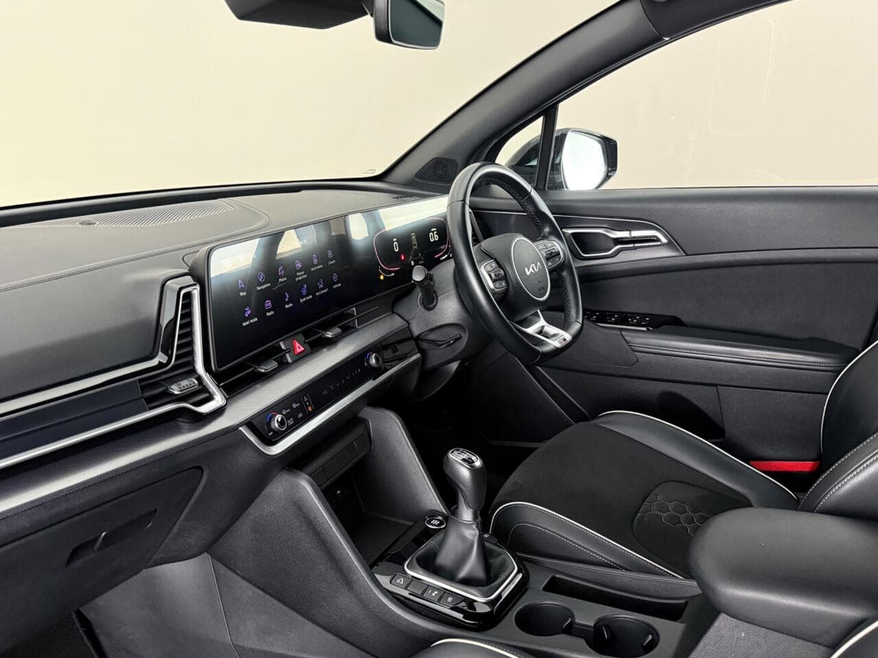Kia Sportage thumbnail Interior Front