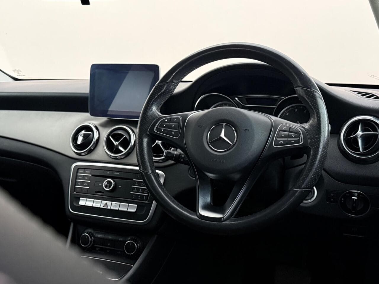 Mercedes-Benz GLA thumbnail Steering Wheel