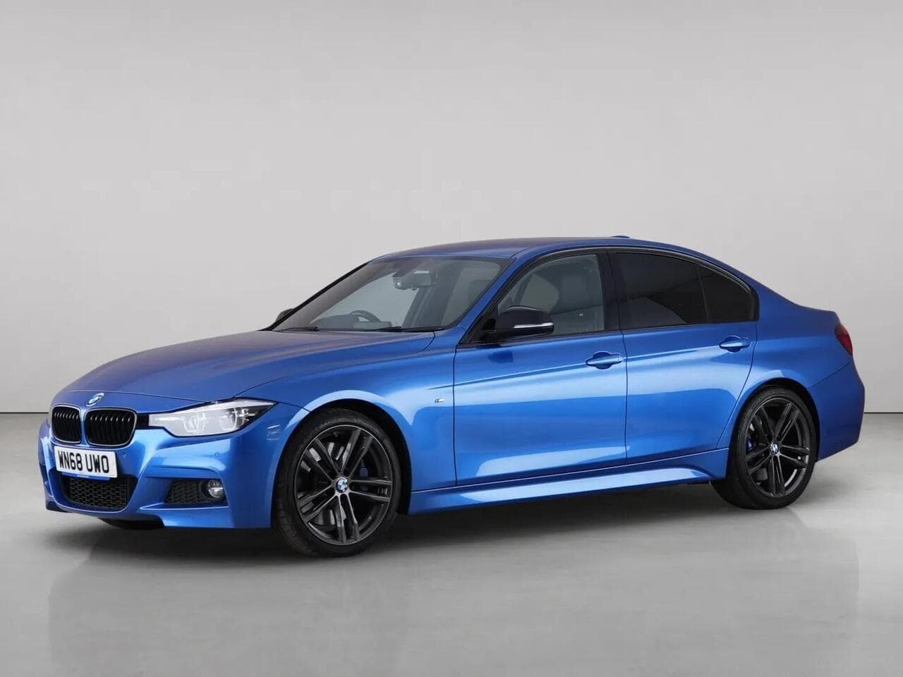 BMW 3 Series thumbnail Front Left