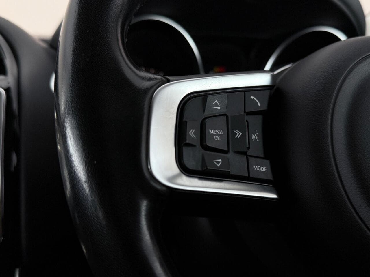 Jaguar XE thumbnail Misc Controls
