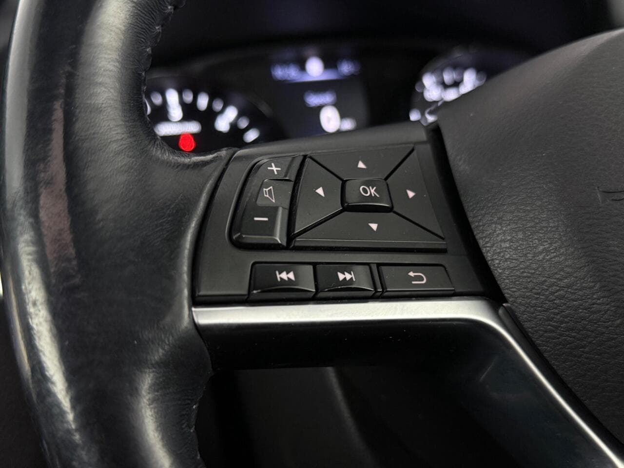 Nissan X-Trail thumbnail Misc Controls