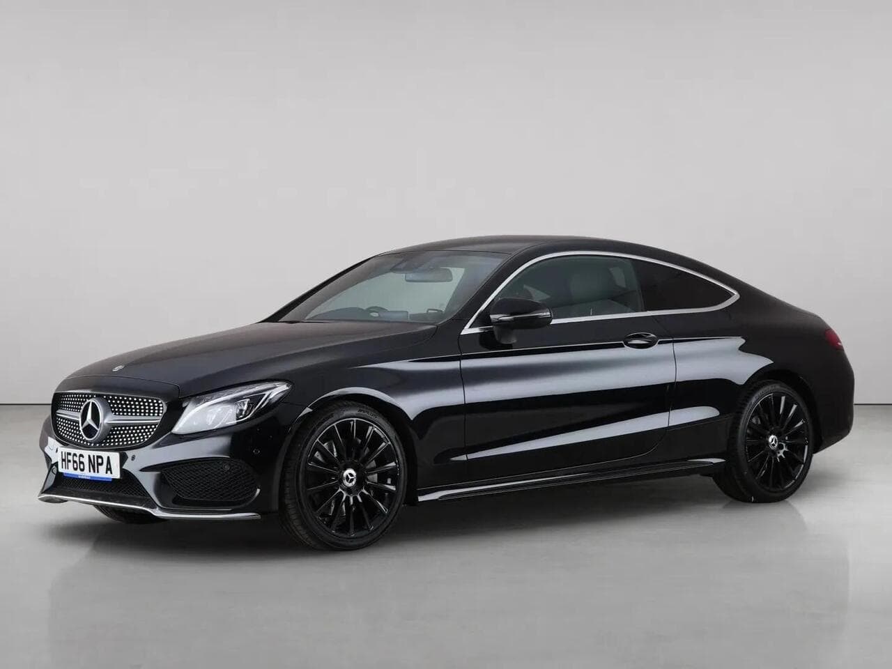 Mercedes-Benz C Class thumbnail Front Left