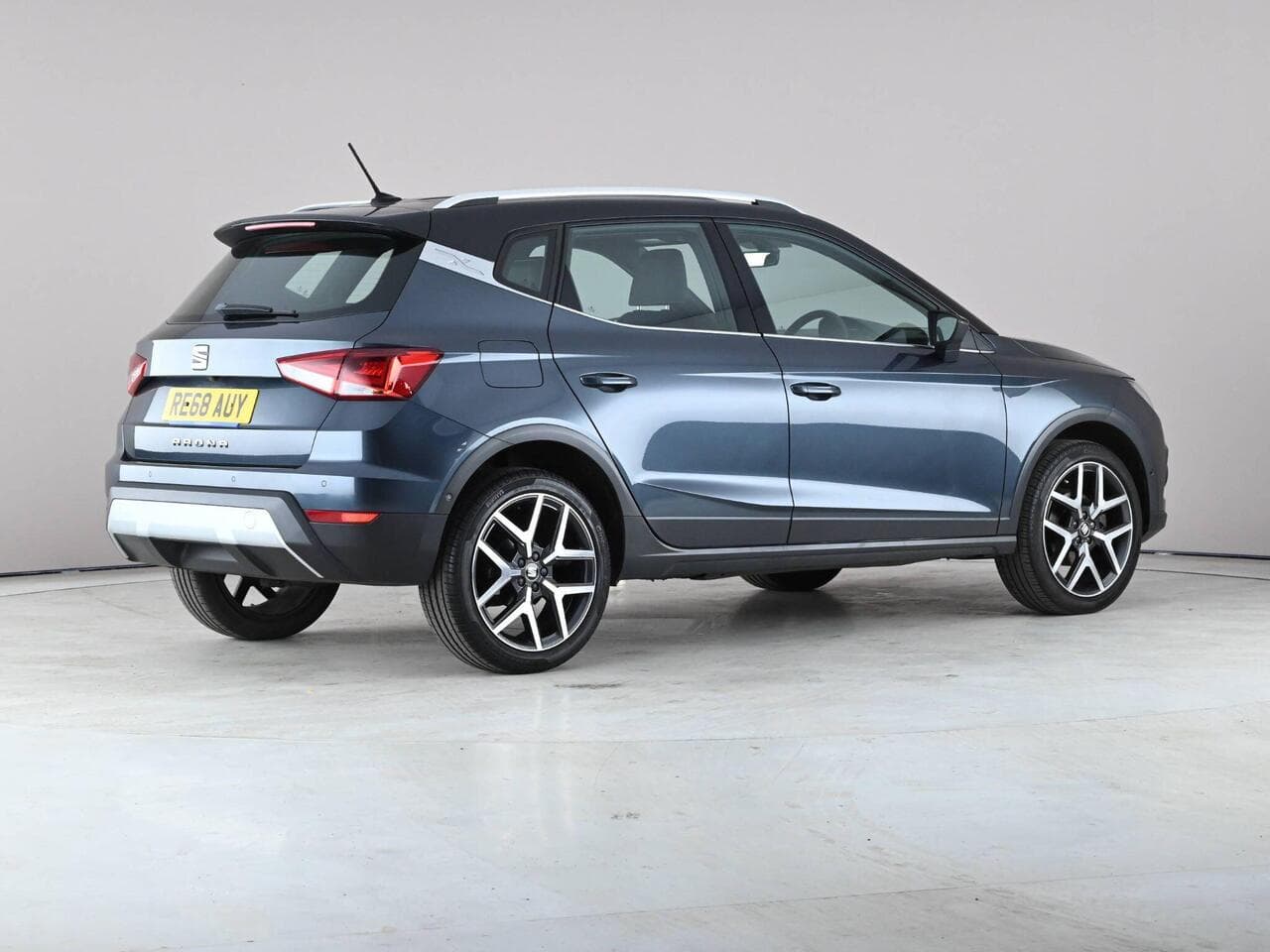 SEAT Arona thumbnail Rear Right