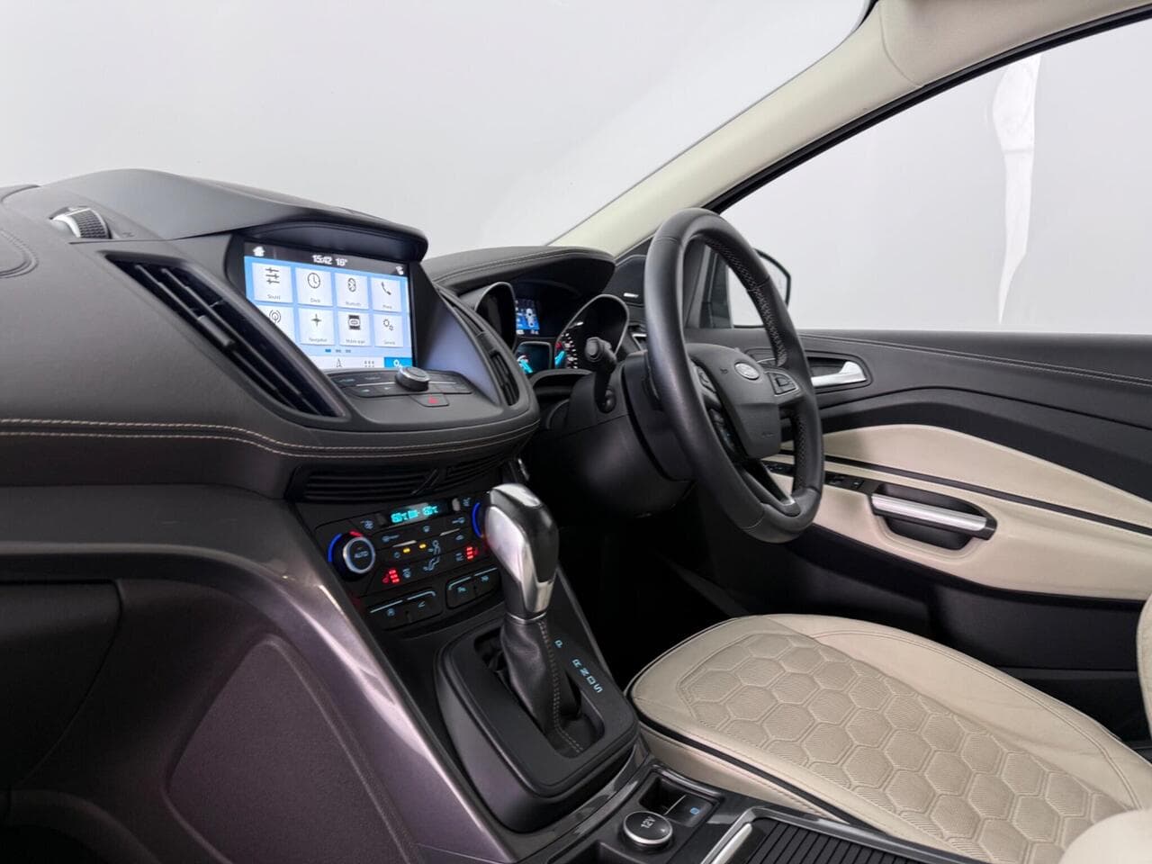 Ford Kuga thumbnail Interior Front