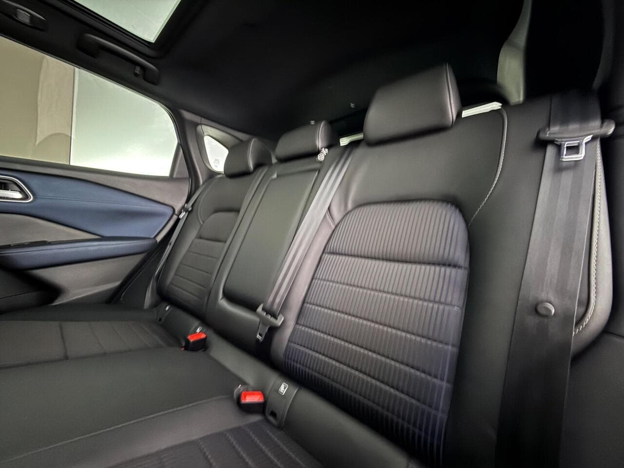 Nissan Qashqai thumbnail Seats Rear
