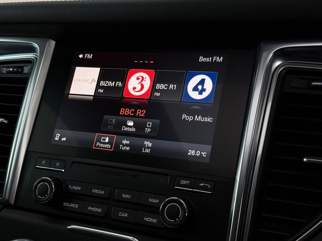 Porsche Macan thumbnail Infotainment System