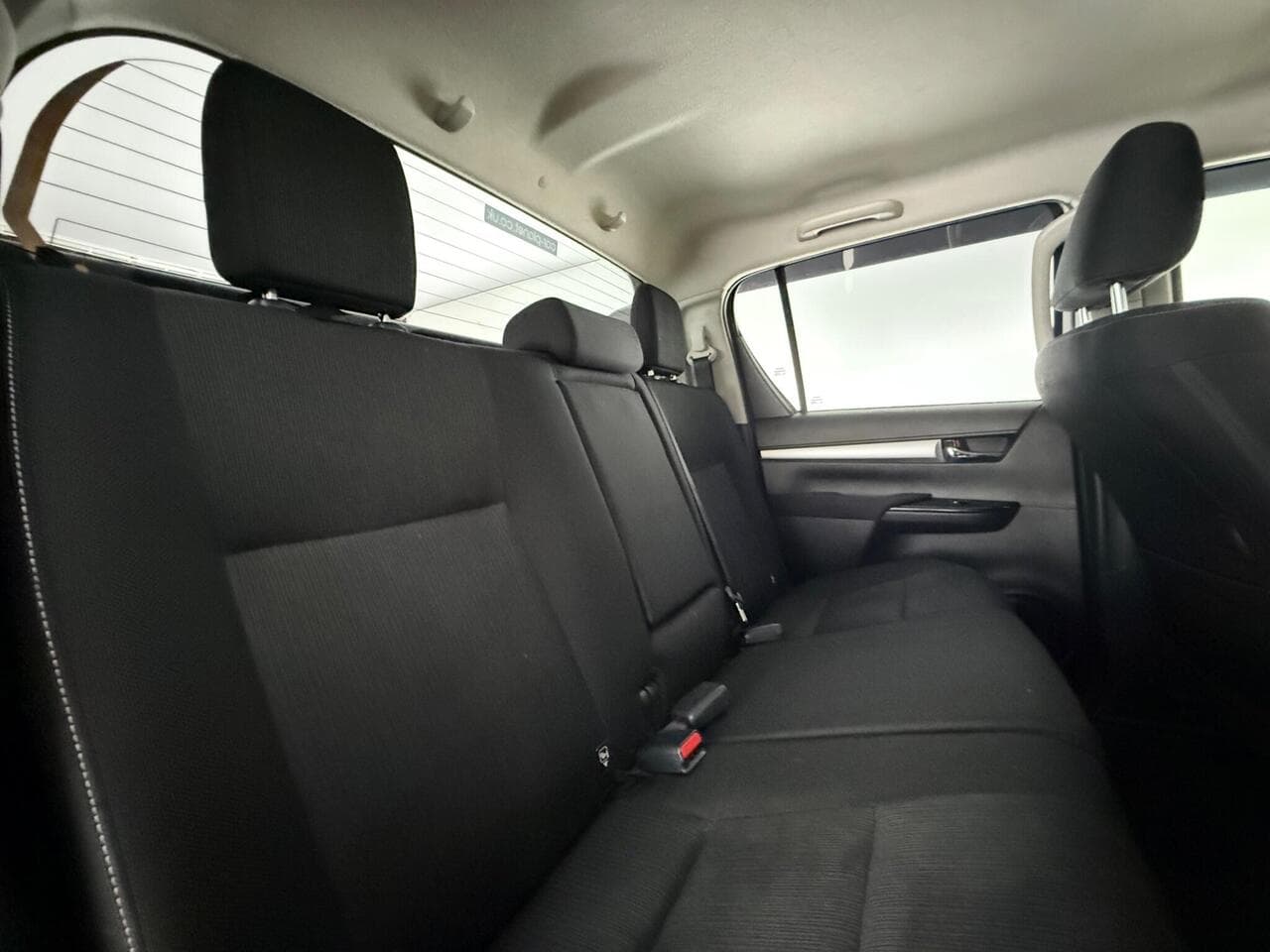 Toyota Hilux thumbnail Seats Rear