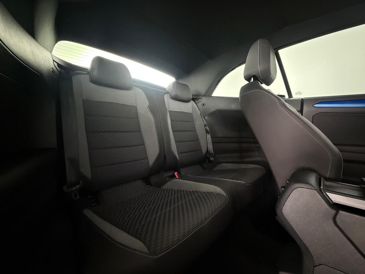 Volkswagen T-Roc thumbnail Seats Rear