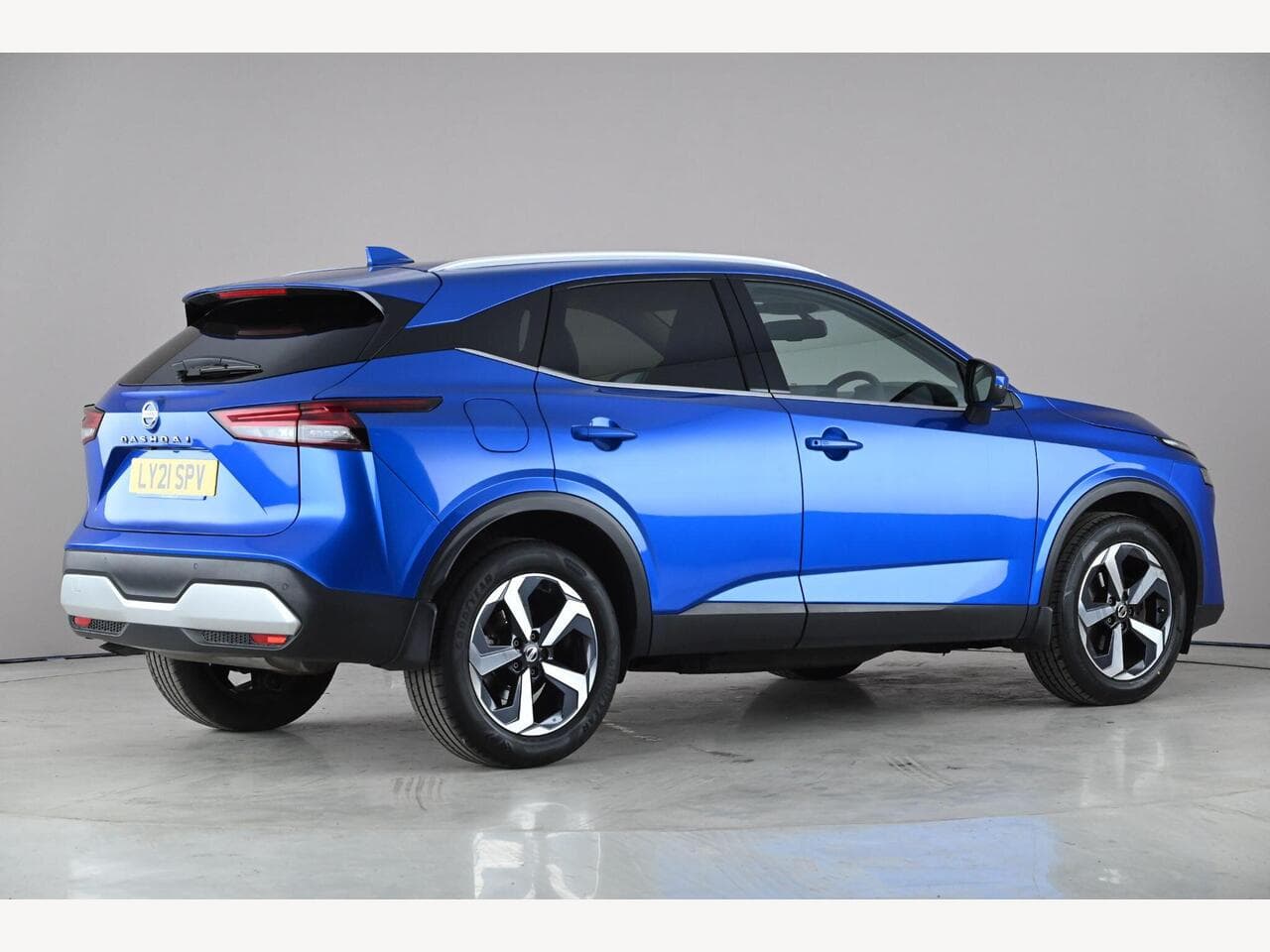 Nissan Qashqai thumbnail Side Right