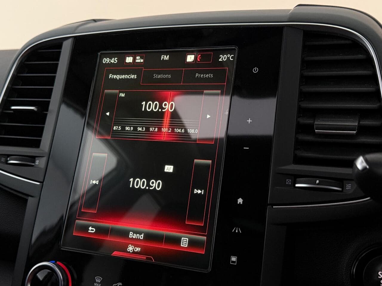 Renault Koleos thumbnail Infotainment System