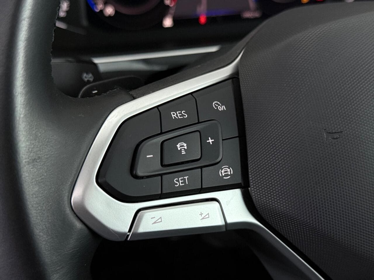 Volkswagen Tiguan thumbnail Misc Controls