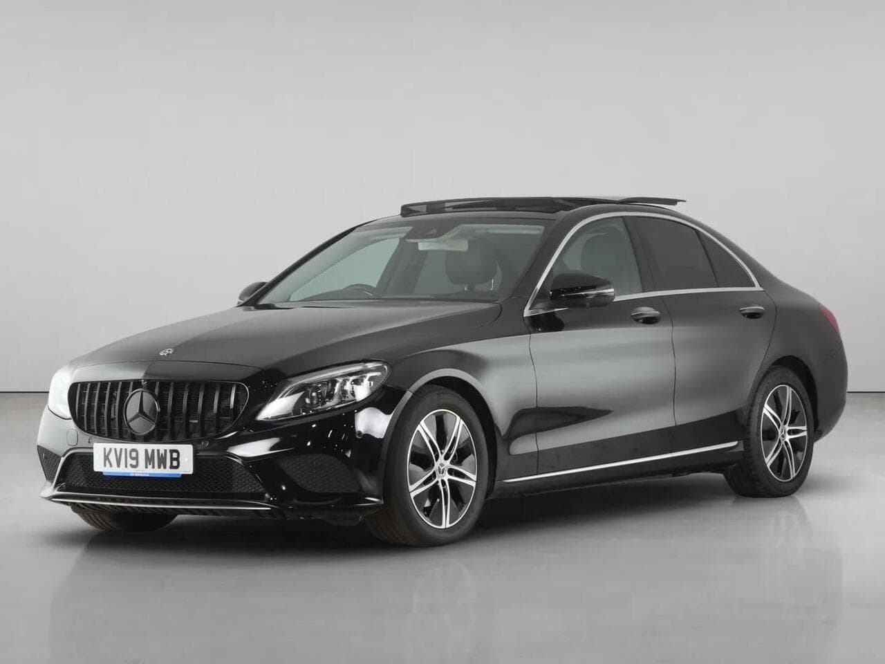 Mercedes-Benz C Class thumbnail Front Left