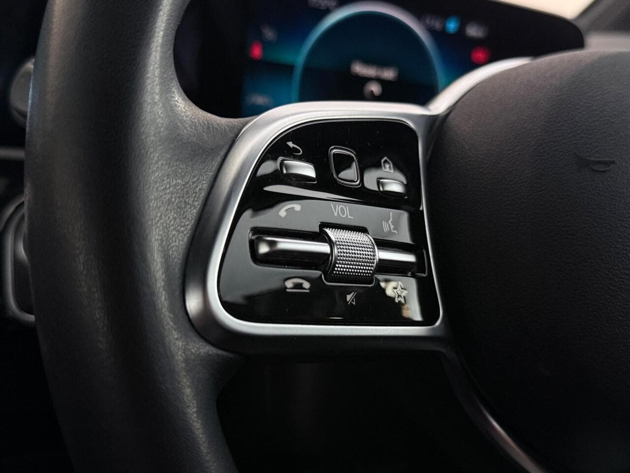 Mercedes-Benz A Class thumbnail Misc Controls