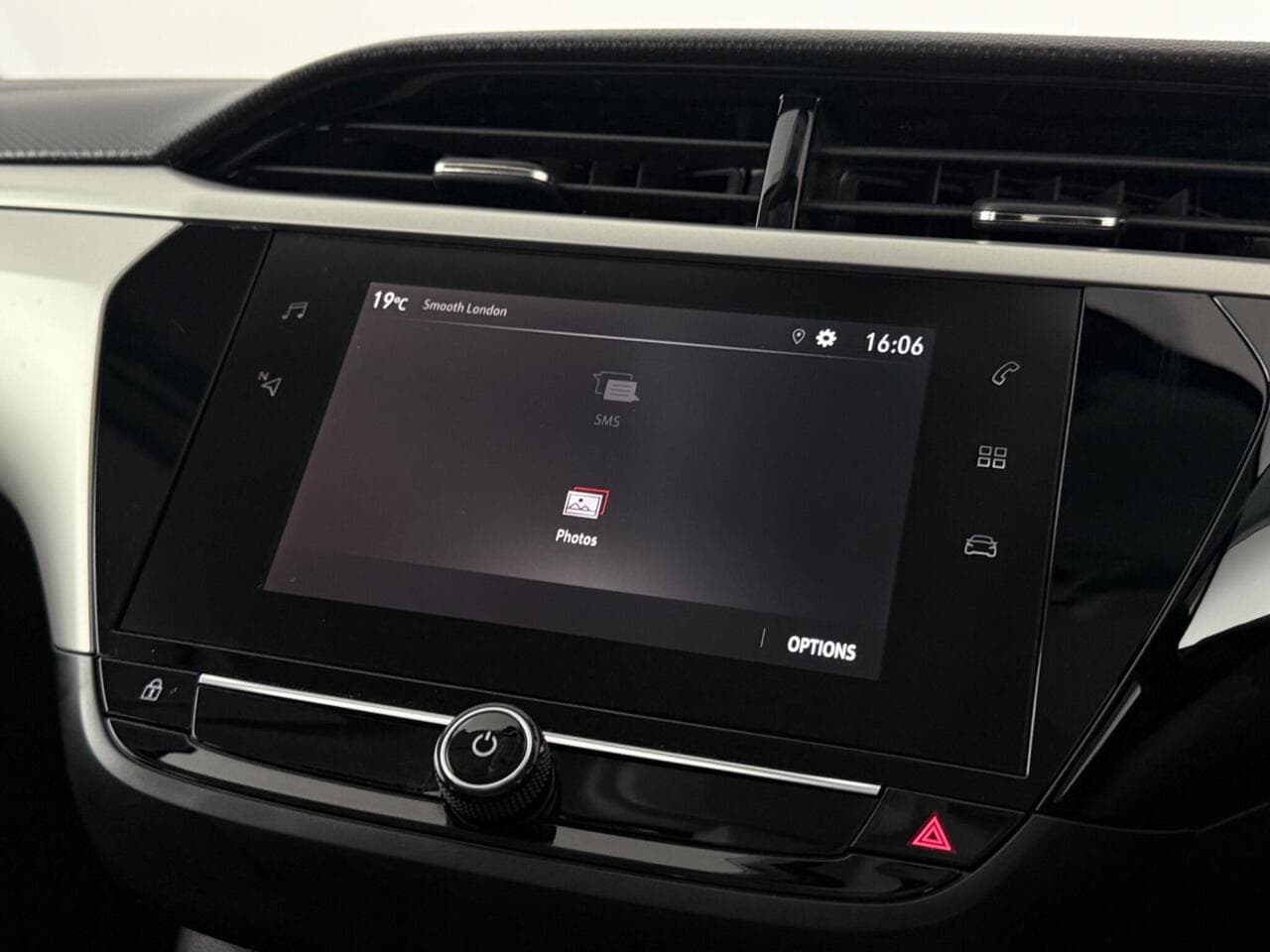 Vauxhall Corsa thumbnail Infotainment System