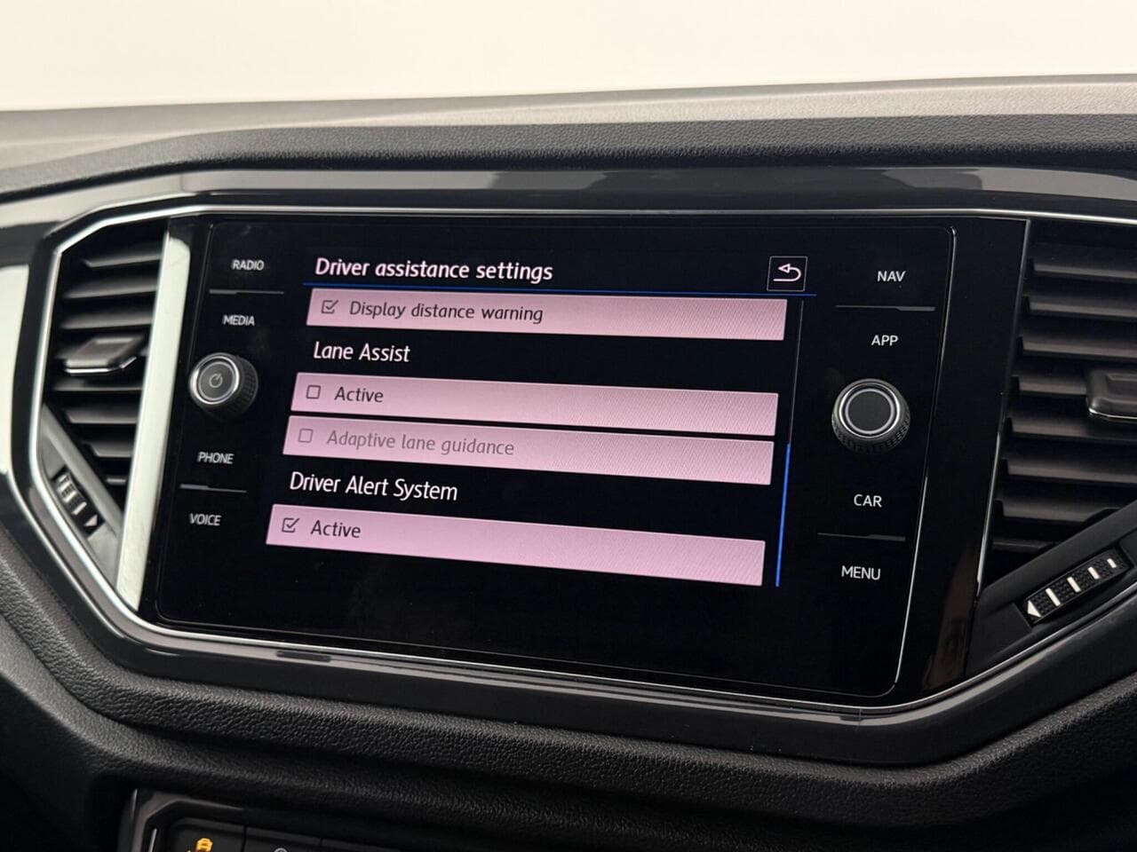 Volkswagen T-Roc thumbnail Infotainment System