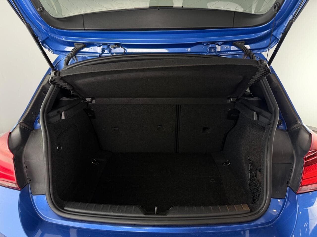 BMW 1 Series thumbnail Boot