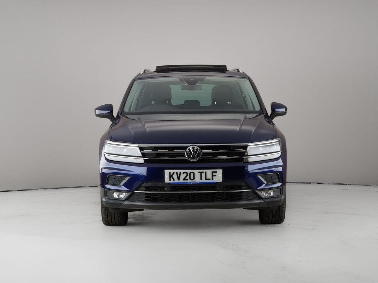 Volkswagen Tiguan thumbnail Front