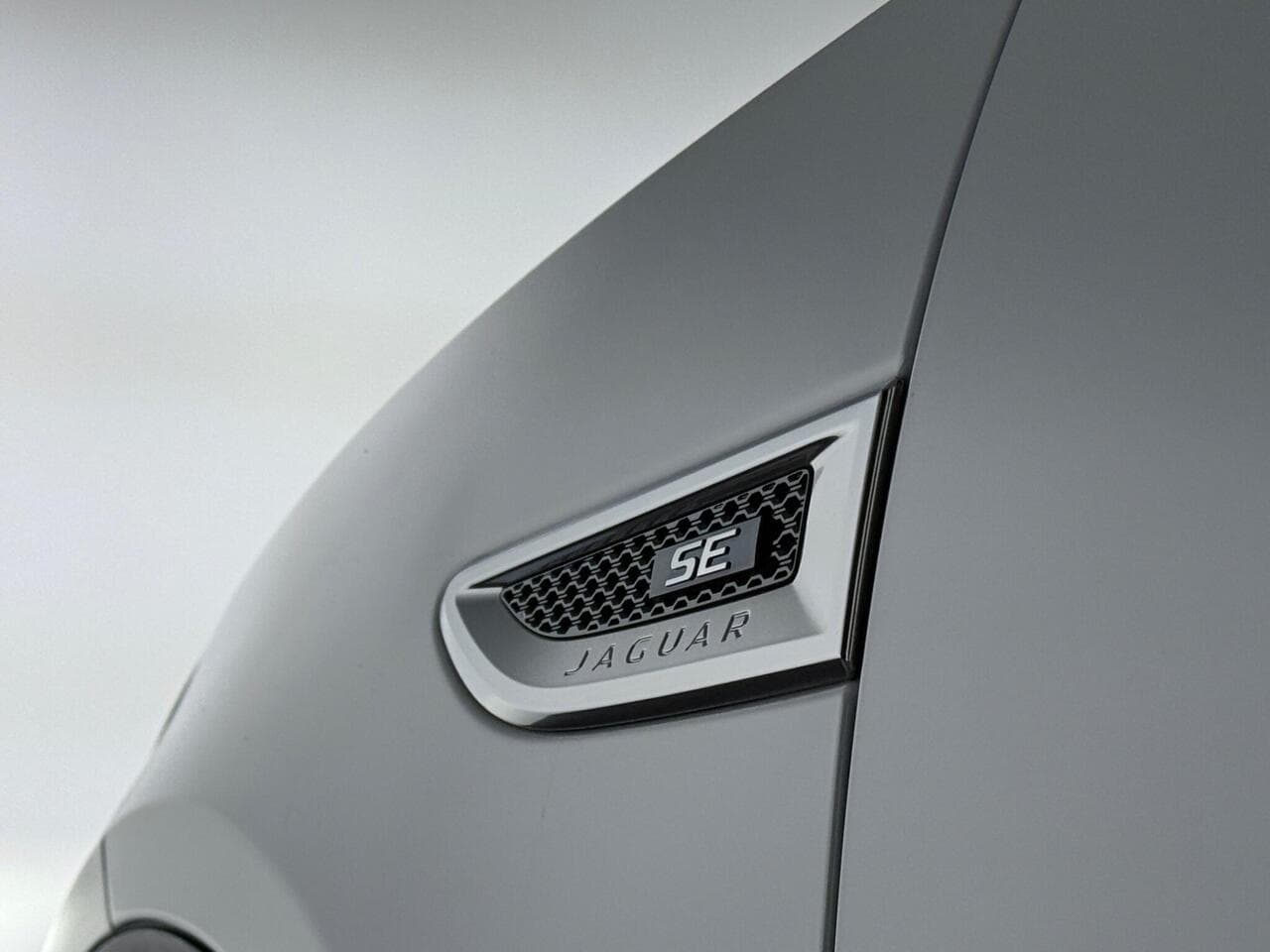 Jaguar E-PACE thumbnail Misc Controls