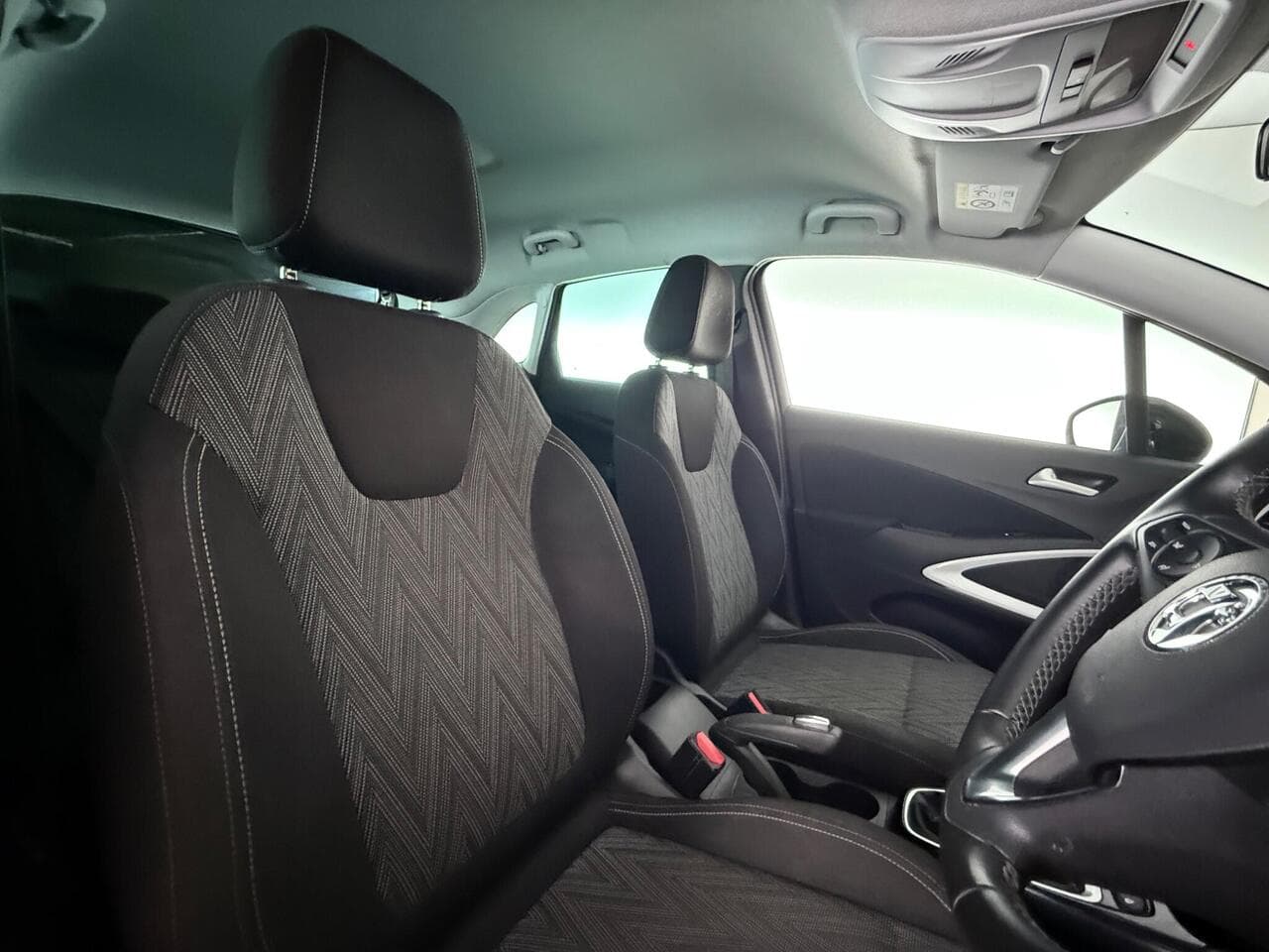Vauxhall Crossland X thumbnail Seat Driver