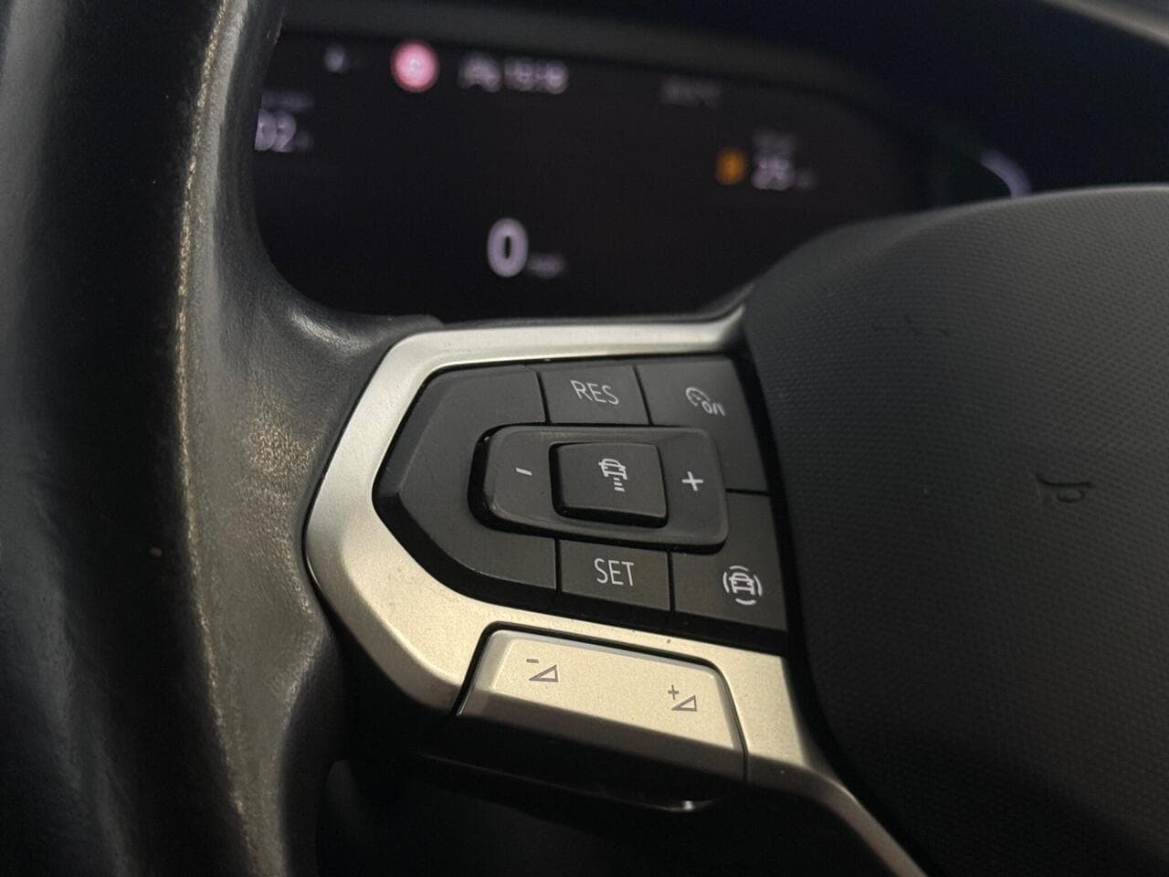 Volkswagen T-Roc thumbnail Misc Controls
