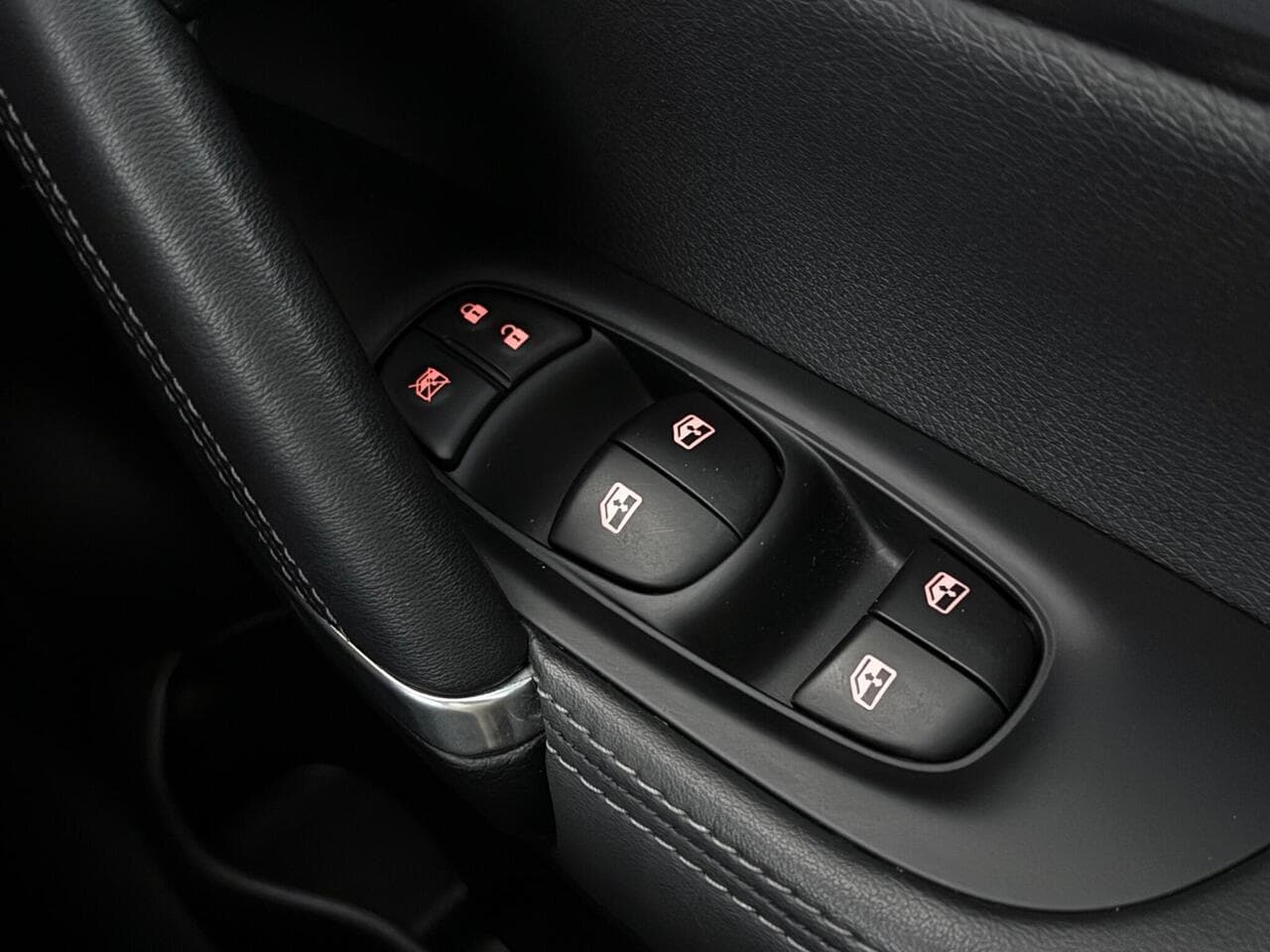 Nissan Qashqai thumbnail Misc Controls