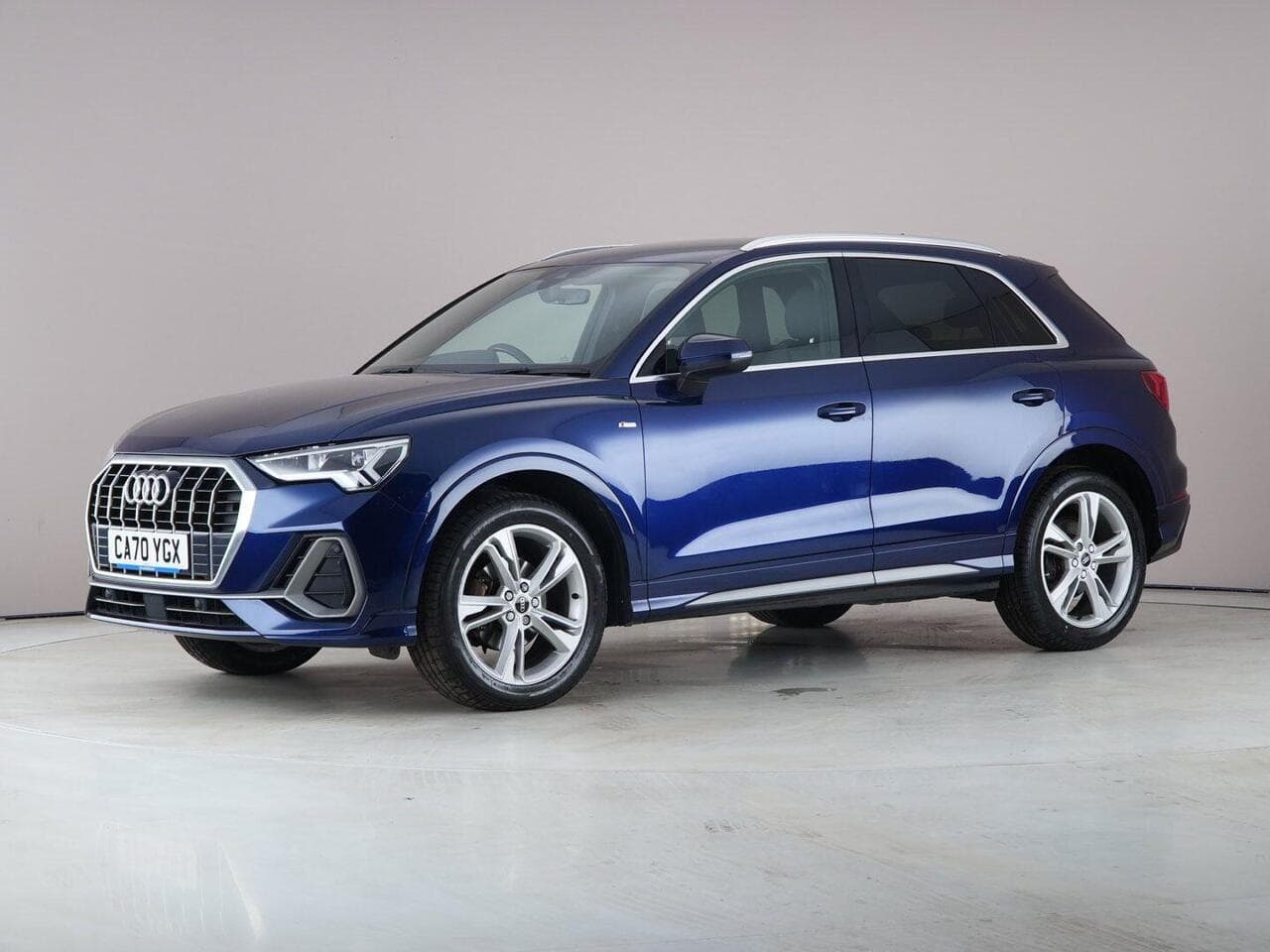 Audi Q3 thumbnail Front Left