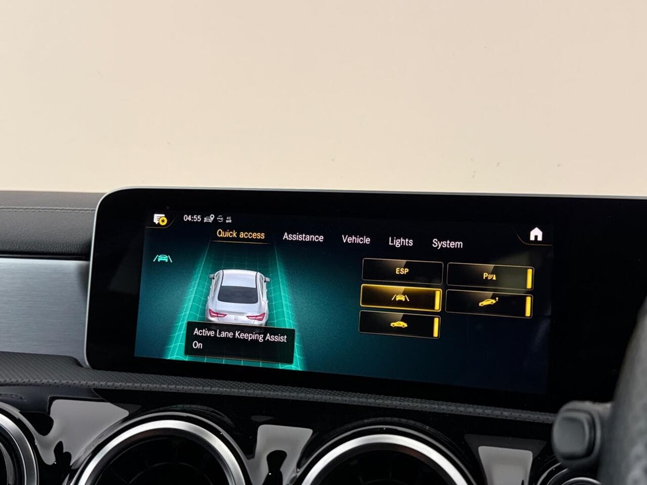 Mercedes-Benz CLA thumbnail Infotainment System