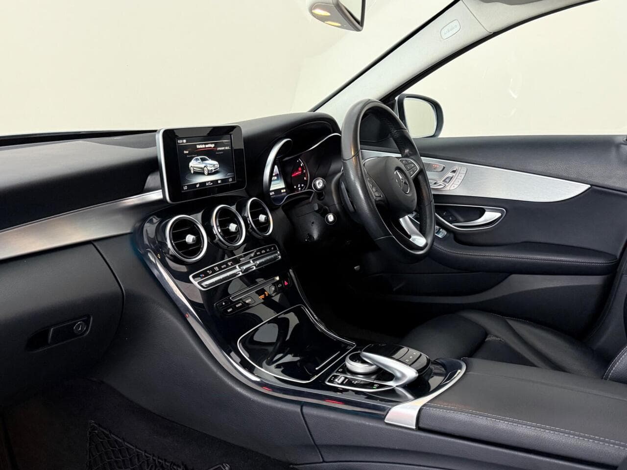 Mercedes-Benz C Class thumbnail Interior Front