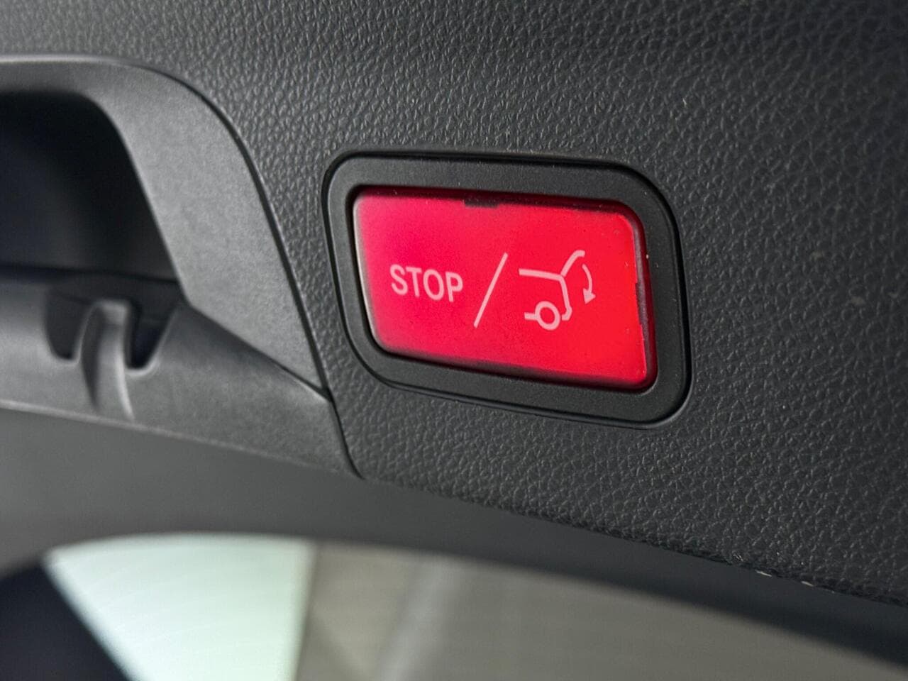Mercedes-Benz GLC thumbnail Misc Controls