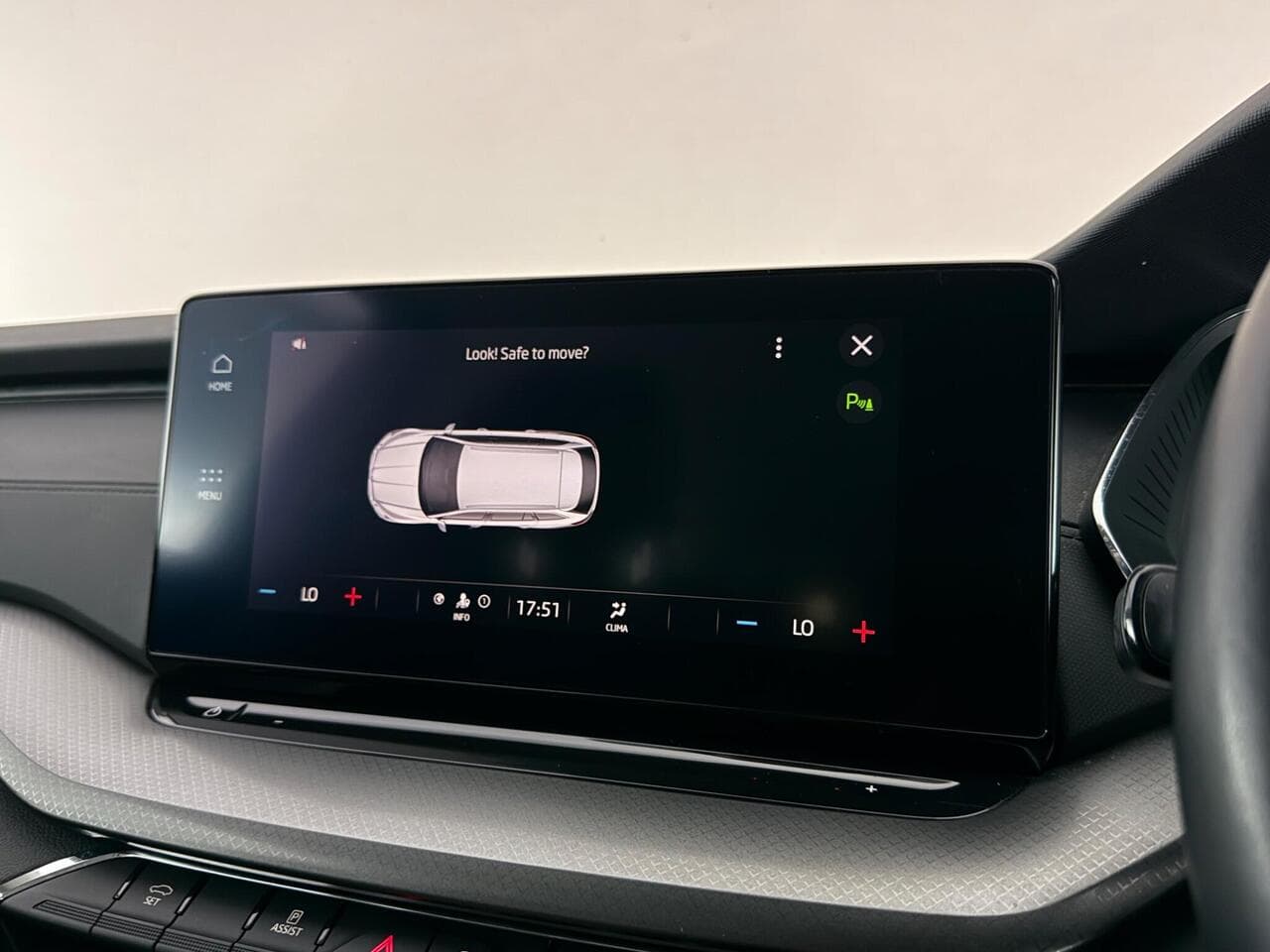 Skoda Octavia thumbnail Infotainment System
