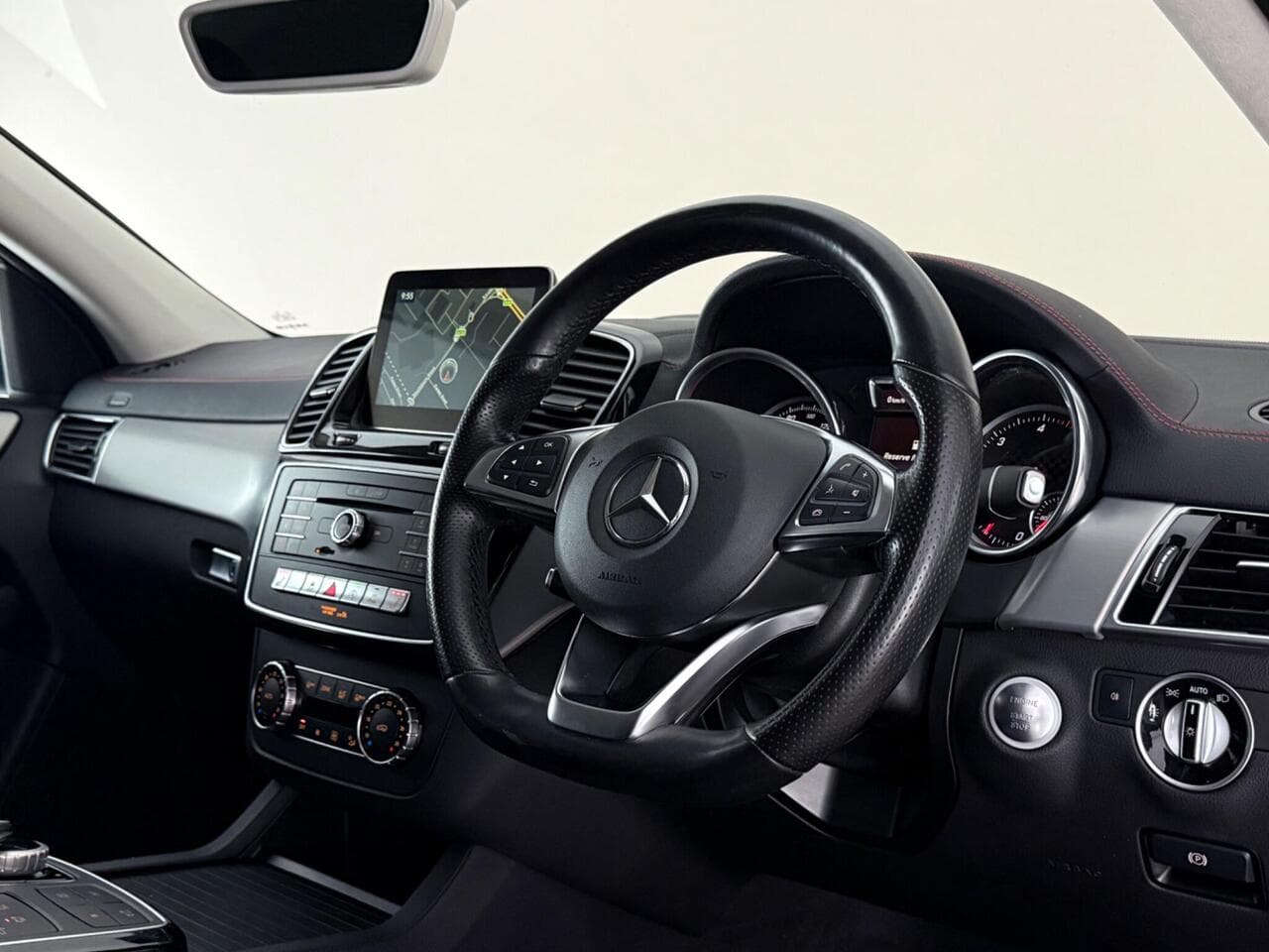Mercedes-Benz GLE thumbnail Interior Front