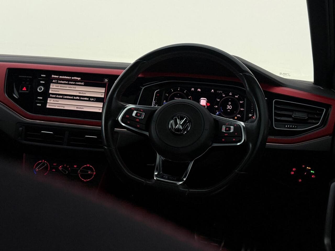 Volkswagen Polo thumbnail Interior Front