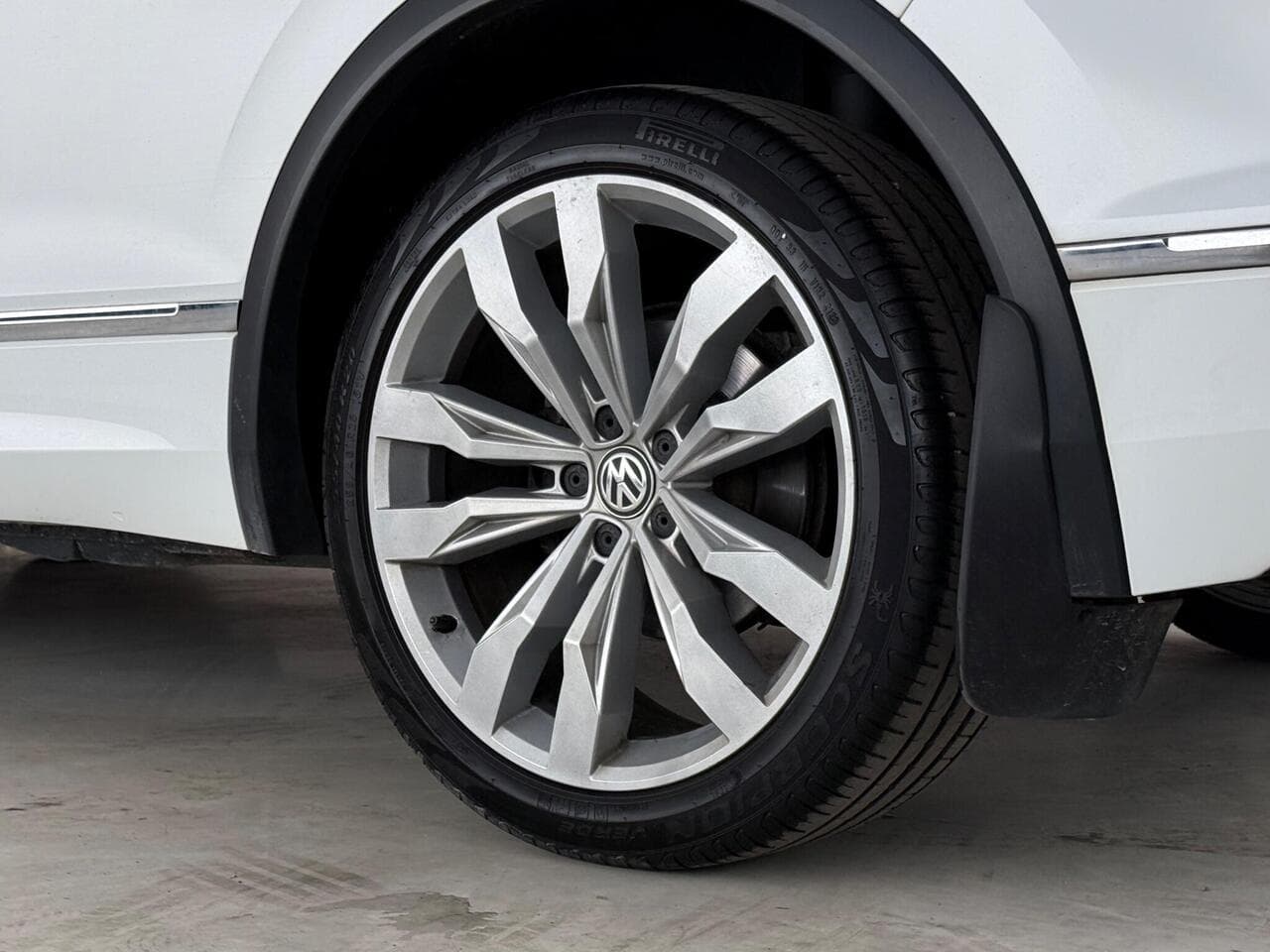 Volkswagen Tiguan thumbnail Wheel