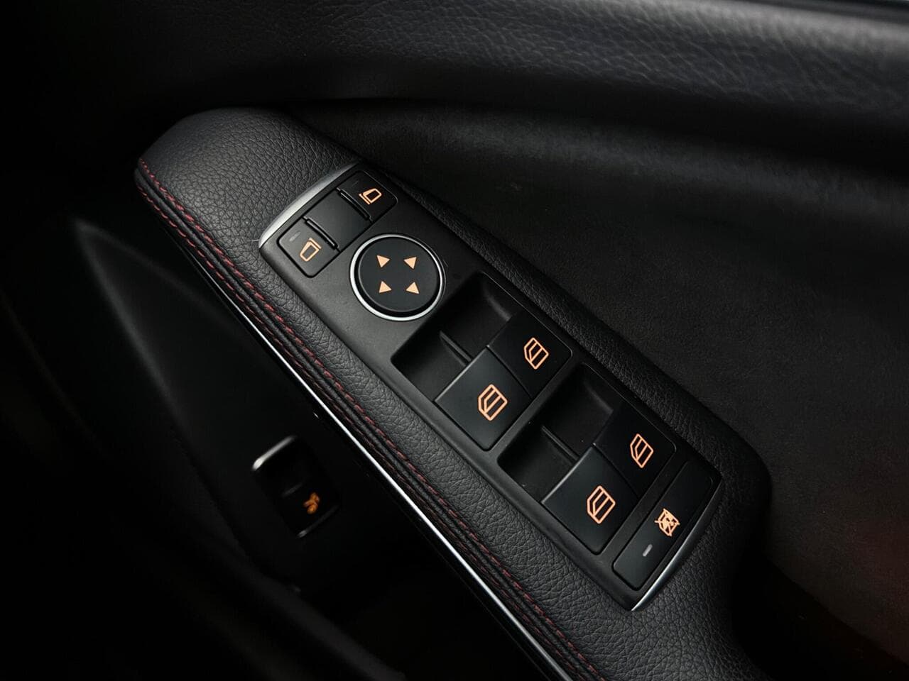 Mercedes-Benz GLA thumbnail Misc Controls