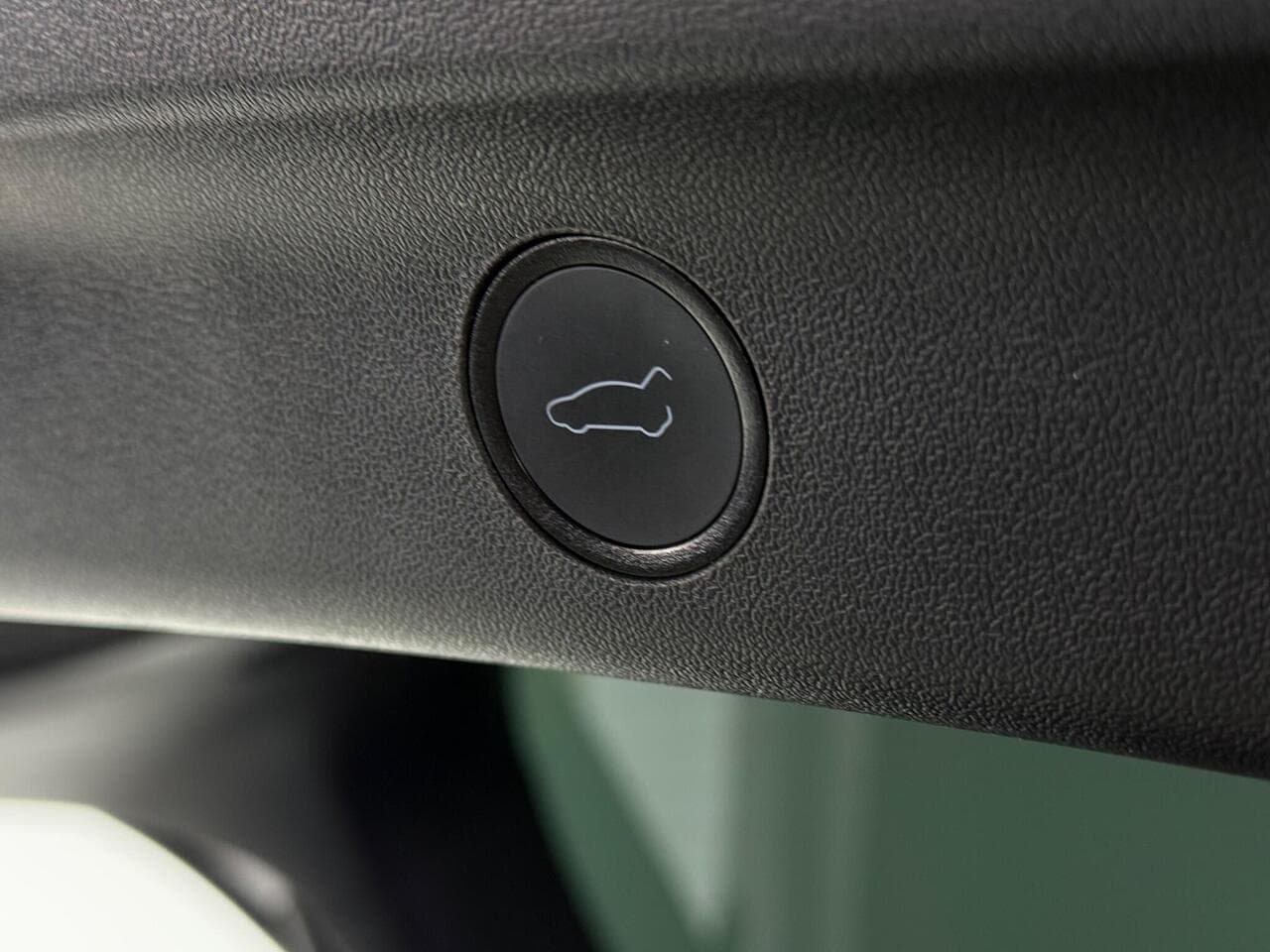 Tesla Model Y thumbnail Misc Controls