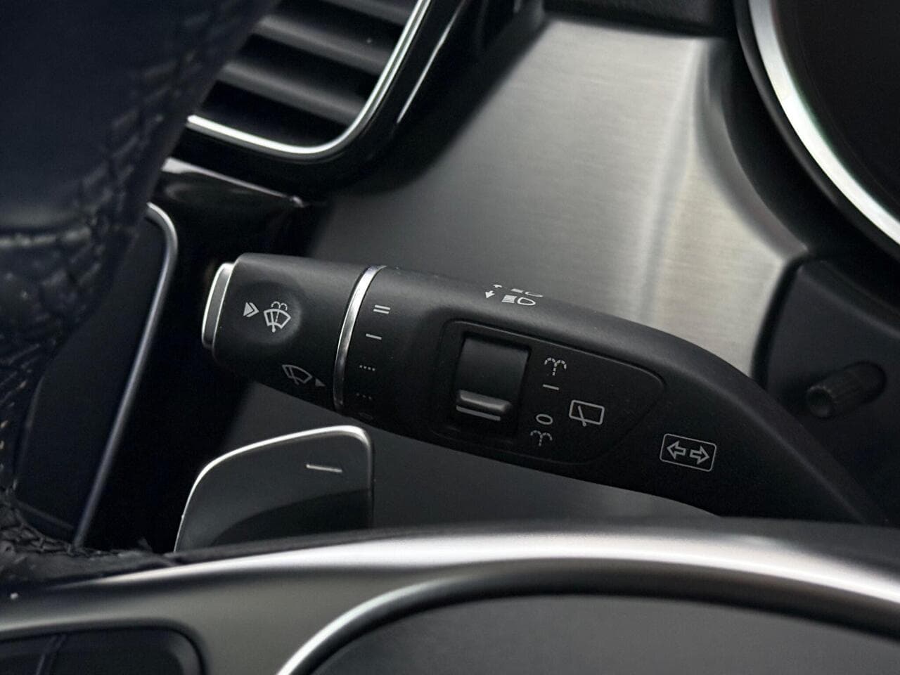 Mercedes-Benz GLE thumbnail Misc Controls