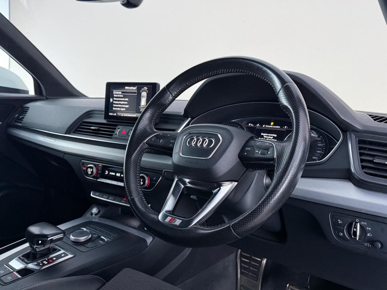 Audi Q5 thumbnail Interior Front