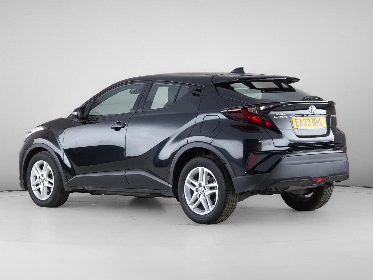 Toyota C-HR thumbnail Rear Left