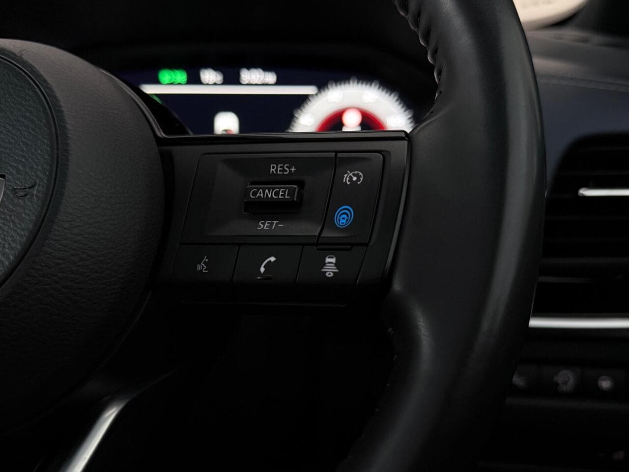 Nissan Qashqai thumbnail Misc Controls