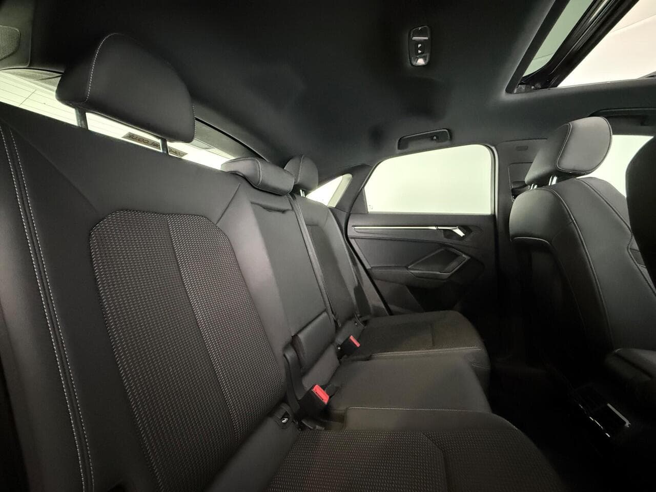 Audi Q3 thumbnail Seats Rear